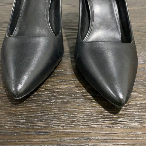 Michael Kors black leather pumps size 9 - Picture 4 of 5
